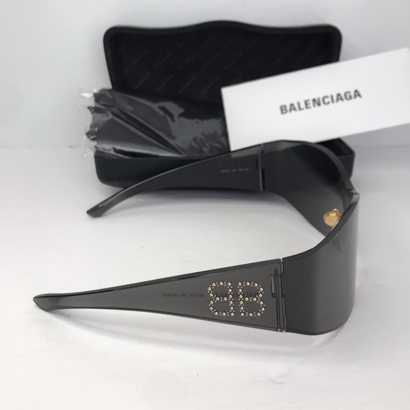 - 💯 - Authentic New BalenciagaMONO MASK SUNGLASSES | BB0122S seen  on Kim - Picture 1 of 17